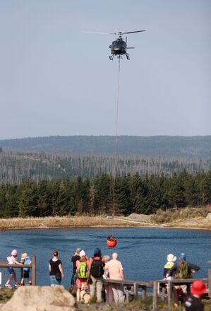 Der Brand unterhalb des Brockens im Harz ist noch nicht unter Kontrolle (Foto aktuell)., © Matthias Bein/dpa