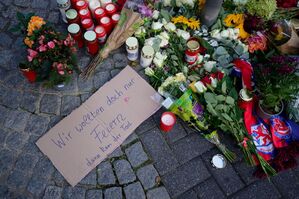 Nach dem Terroranschlag herrschten Fassungslosigkeit und Trauer in Solingen. (Archivbild), © Henning Kaiser/dpa