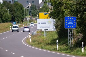 Grenzübergang zwischen dem französischen Apach und dem deutschen Perl. , © Harald Tittel/dpa