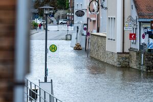 Ein Passau sind Teile der Altstadt vom Hochwasser der Donau überflutet., © Armin Weigel/dpa