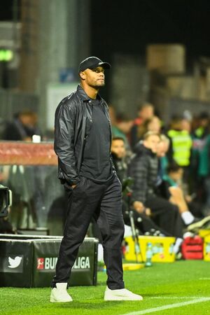 Vincent Kompany, hier beim 6:1 in Kiel, steht vor seinem Champions-League-Debüt als Trainer., © Gregor Fischer/dpa