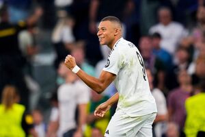 Kylian Mbappé trifft bei seinem Debüt für Real Madrid in der Königsklasse., © Manu Fernandez/AP/dpa