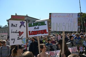 Auch in München sind Tausend Anhänger von Fridays for Future auf die Straße gegangen., © Felix Hörhager/dpa