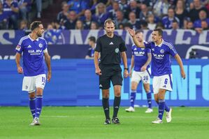 Denkwürdige Niederlage: Schalke verspielt ein 3:0 und verliert 3:5 gegen Darmstadt., © Tim Rehbein/dpa