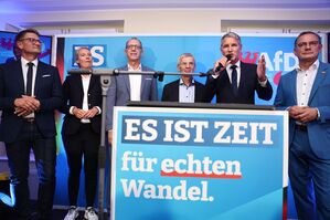 Auch der Thüringer AfD-Landesvorsitzende Björn Höcke kam zur Potsdamer Wahlparty., © Christoph Soeder/dpa