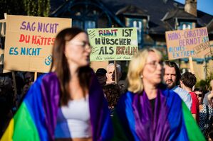 Protest gegen die AfD-Wahlparty in Potsdam., © Christoph Soeder/dpa