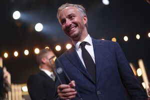 Jan Böhmermann gewann die Trophäe für seine ZDF-Show «Lass dich überwachen!», © Rolf Vennenbernd/dpa