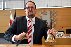 Der CDU-Politiker Thadäus König wurde neuer Landtagspräsident in Thüringen - seine Konkurrentin von der AfD unterlag., © Martin Schutt/dpa