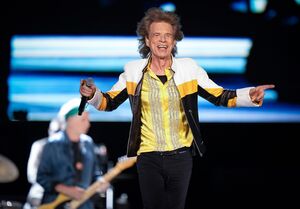 Rolling-Stones-Sänger Mick Jagger rockt mit 80 bei der jüngsten Tour in Vancouver ab. Inzwischen ist er 81. (Archivbild), © DARRYL DYCK/The Canadian Press/AP/dpa