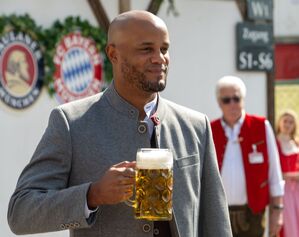 Kann auf einen erfolgreichen Start in seine Bayern-Amtszeit anstoßen: Vincent Kompany., © Stefan Puchner/dpa