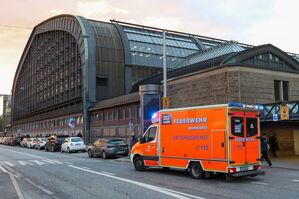 Für den Einsatz wurde ein Bahnsteig gesperrt., © Bodo Marks/dpa