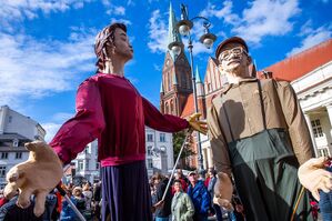 Mit einem ökumenischen Gottesdienst im Dom und einem Staatsakt im Mecklenburgischen Staatstheater werden die Feiern zum Tag der Einheit in Schwerin fortgesetzt., © Jens Büttner/dpa