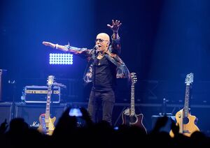 Toni Krahl (Sänger) spielt mit seiner Band City live auf der Abschiedstour. (Archivfoto) , © Annette Riedl/dpa