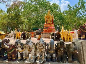 Elefanten gelten in Thailand als Glücksbringer und werden mit vielen Statuen geehrt. (Archivbild), © Carola Frentzen/dpa