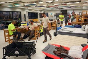 Eine Schule in New Port Richey dienst als Notunterkunft. , © Mike Carlson/FR155492 AP/dpa