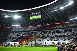 Die Abschieds-Choreographie für vier deutsche Fußball-«Legenden»., © Tom Weller/dpa