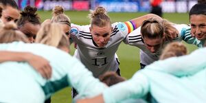 Die langjährige DFB-Kapitänin Alexandra Popp wird in Duisburg verabschiedet., © Nick Potts/PA Wire/dpa