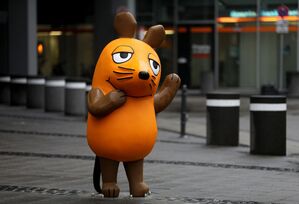 So stand sie bis vor Kurzem in Köln: Die berühmte Maus als Denkmal. Nun ist klar, wer die Figur aus der Stadt geschafft hat (Archivfoto)., © Oliver Berg/dpa