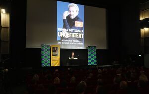 Der Entertainer stellte sein Buch in Hamburg vor., © Marcus Brandt/dpa