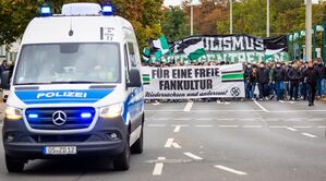 Fans befürchten arge Konsequenzen, die über ihren Kopf hinweg entschieden werden., © Moritz Frankenberg/dpa