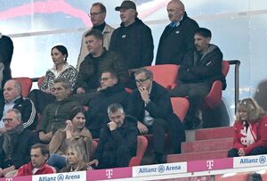 Wirbel gibt es um Bayern-Boss Jan-Christian Dreesen (M)., © Sven Hoppe/dpa