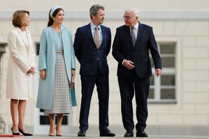 Zusammen mit seiner Frau Mary wurden Frederik X. von Bundespräsident Frank-Walter Steinmeier an dessen Amtssitz Schloss Bellevue in Berlin begrüßt. , © Markus Schreiber/AP