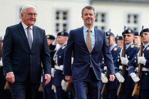 Frederik X. hatte den Thron im Januar von seiner Mutter Margrethe übernommen, die nach 52 Jahren im Amt abdankte. , © Markus Schreiber/AP