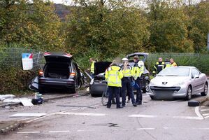 Eine Mutter und ihre zwei kleinen Söhne starben noch an der Unfallstelle. , © -/SDMG/dpa