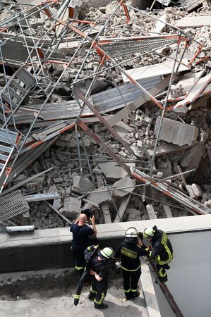  Laut Anklage war dabei im Erdgeschoss eine tragende Wand durchbrochen worden. (Archivbild), © Henning Kaiser/dpa