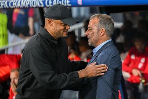 Verlierer Vincent Kompany (l) und Sieger Hans Flick (r). , © Sven Hoppe/dpa