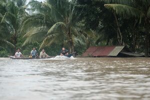 Das Wasser stand vielerorts bis zu den Dächern., © John Michael Magdasoc/AP