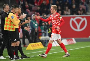 Der Mainzer Jonathan Burkardt musste gegen Gladbach früh ausgewechselt werden., © Torsten Silz/dpa