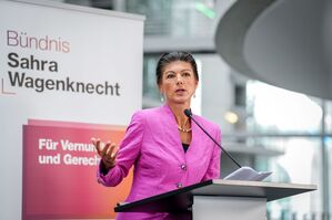 Die BSW-Chefin Sahra Wagenknecht kritisiert die jüngste Bundestagsrede von CDU-Chef Friedrich Merz zur Ukraine-Politik scharf. (Archivbild), © Kay Nietfeld/dpa