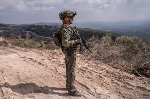 Ein israelischer Soldat im südlibanesischen Dorf Naqoura an der Grenze zu Israel., © Ilia Yefimovich/dpa