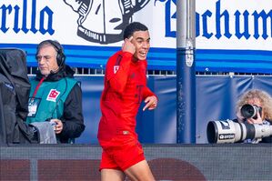 Der Kopf war's: Jamal Musiala (l) zeigt nach dem 2:0, womit er das Tor erzielt hat., © David Inderlied/dpa