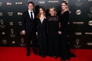 Franz Beckenbauers Familie reiste zur Ballon-d'Or-Gala in Paris., © Franck Fife/AFP/dpa