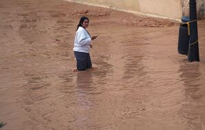 Die starken Regenfälle setzen unzählige Straßen, Gebäude und Felder unter Wasser. , © Alberto Saiz/AP