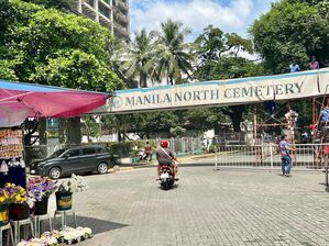 Der Manila North Cemetery zählt zu den ältesten und größten Friedhöfen von Manila., © Carola Frentzen/dpa