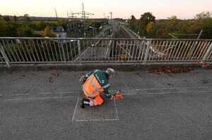 Für die Autobrücke ist Straßen.NRW zuständig. , © Roberto Pfeil/dpa