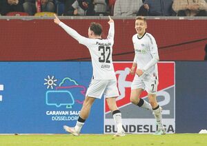 Paderborner Jubel nach dem 1:0., © Roland Weihrauch/dpa