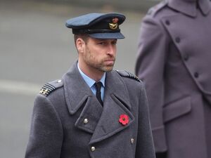 Prinz William in Uniform. Die Zeremonie am zentralen Kriegerdenkmal Cenotaph im Regierungsviertel gehört zu den wichtigsten Terminen im royalen Kalender., © James Manning/PA/AP