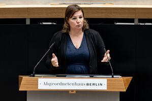 Grünen-Abgeordnete Antje Kapek setzt auf eine politische Debatte zu ihren Vorschlägen. (Archivbild), © Fabian Sommer/dpa