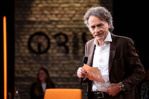 Giovanni di Lorenzo moderiert die Talkshow «3nach9» seit 35 Jahren und hat bisher keine einzige Sendung verpasst. , © Sina Schuldt/dpa