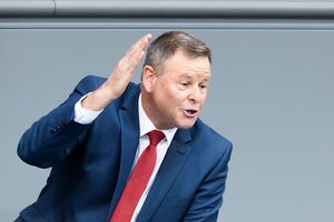 Linken-Politiker Christian Görke ist empört über die einwöchige Zwangspause, die dem Bundestag voraussichtlich verordnet wird. (Archivbild), © Christoph Soeder/dpa