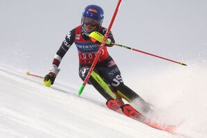 An US-Star Mikaela Shiffrin war mal wieder kein Rankommen., © Marco Trovati/AP/dpa