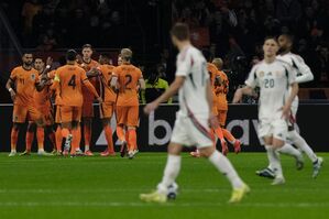 Die Niederlande gewinnen am Ende mit 4:0., © Patrick Post/AP/dpa