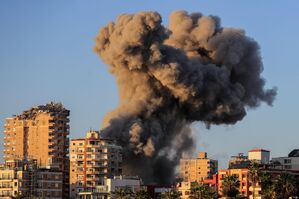 Auch die Küstenstadt Tyros im Südlibanon wurde aus der Luft attackiert., © Mohammed Zaatari/AP/dpa