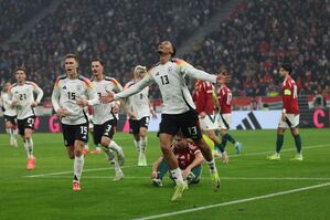  Felix Nmecha erzielte spät im Spiel sein erstes DFB-Tor., © Christian Charisius/dpa