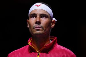 Schon vor der letzten Partie seiner Karriere zeigte Rafael Nadal Emotionen., © Manu Fernandez/AP/dpa