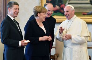 Der Papst gab Merkel einen Ratschlag für den Umgang mit Trump mit. (Archivbild), © Ettore Ferrari/ANSA Pool/AP/dpa